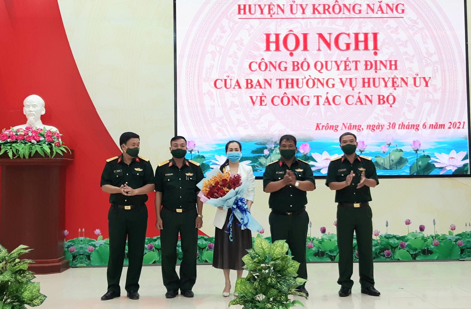 Huyện uỷ Krông Năng công bố quyết định chỉ định tham gia Ban chấp hành Đảng bộ và giữ chức vụ Bí thư Đảng uỷ Quân sự huyện, nhiệm kỳ 2020-2025